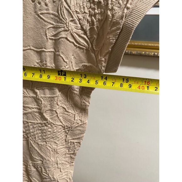 Floral Neutral Body Hugging Top - Picture 4 of 4